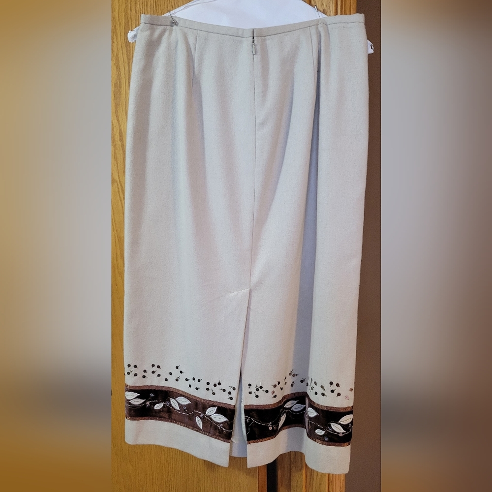 Y2K Ann Taylor 10 petite wool skirt with satin and velvet embellishment